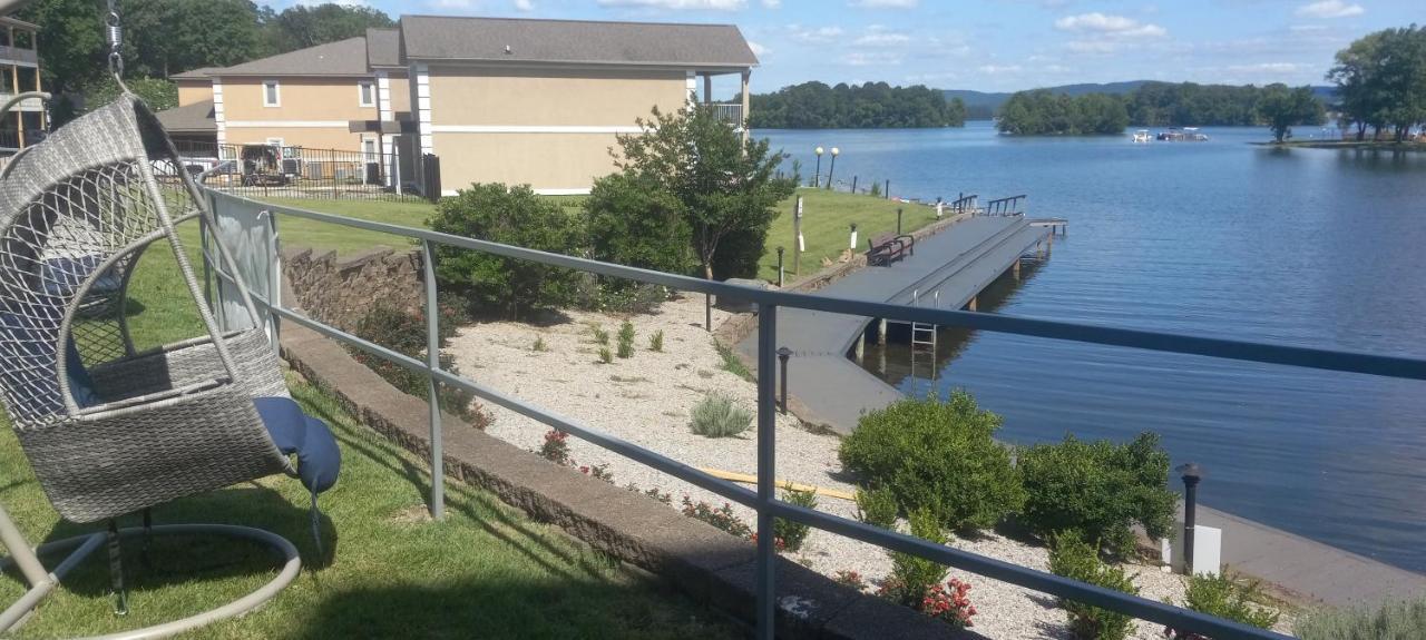 Baymont On The Lake By Wyndham Hot Springs Bagian luar foto