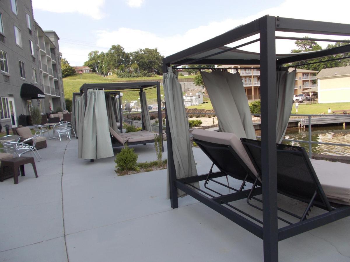 Baymont On The Lake By Wyndham Hot Springs Bagian luar foto