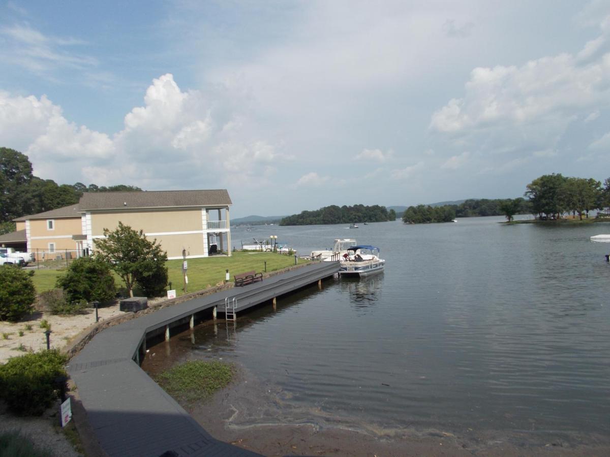 Baymont On The Lake By Wyndham Hot Springs Bagian luar foto