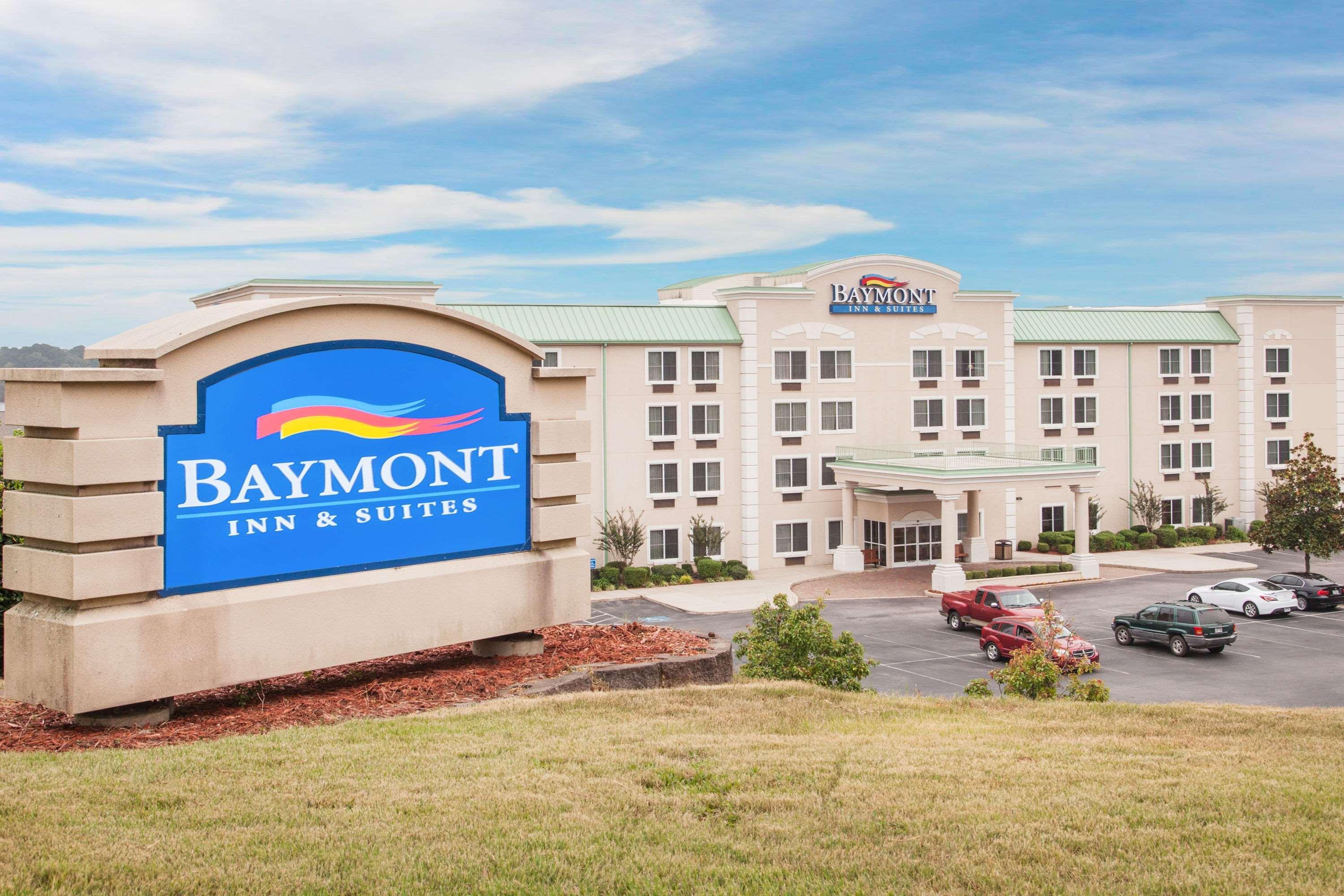 Baymont On The Lake By Wyndham Hot Springs Bagian luar foto